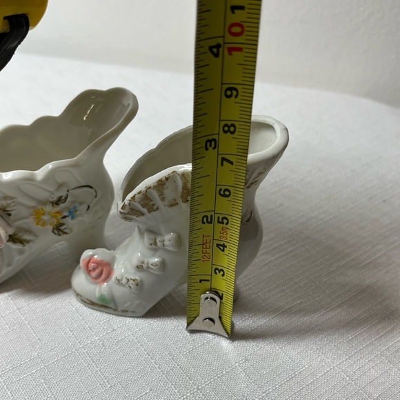 Vintage Floral Porcelain Shoe Figurines Set. Japan (2). Set of three - Picture 9 of 10